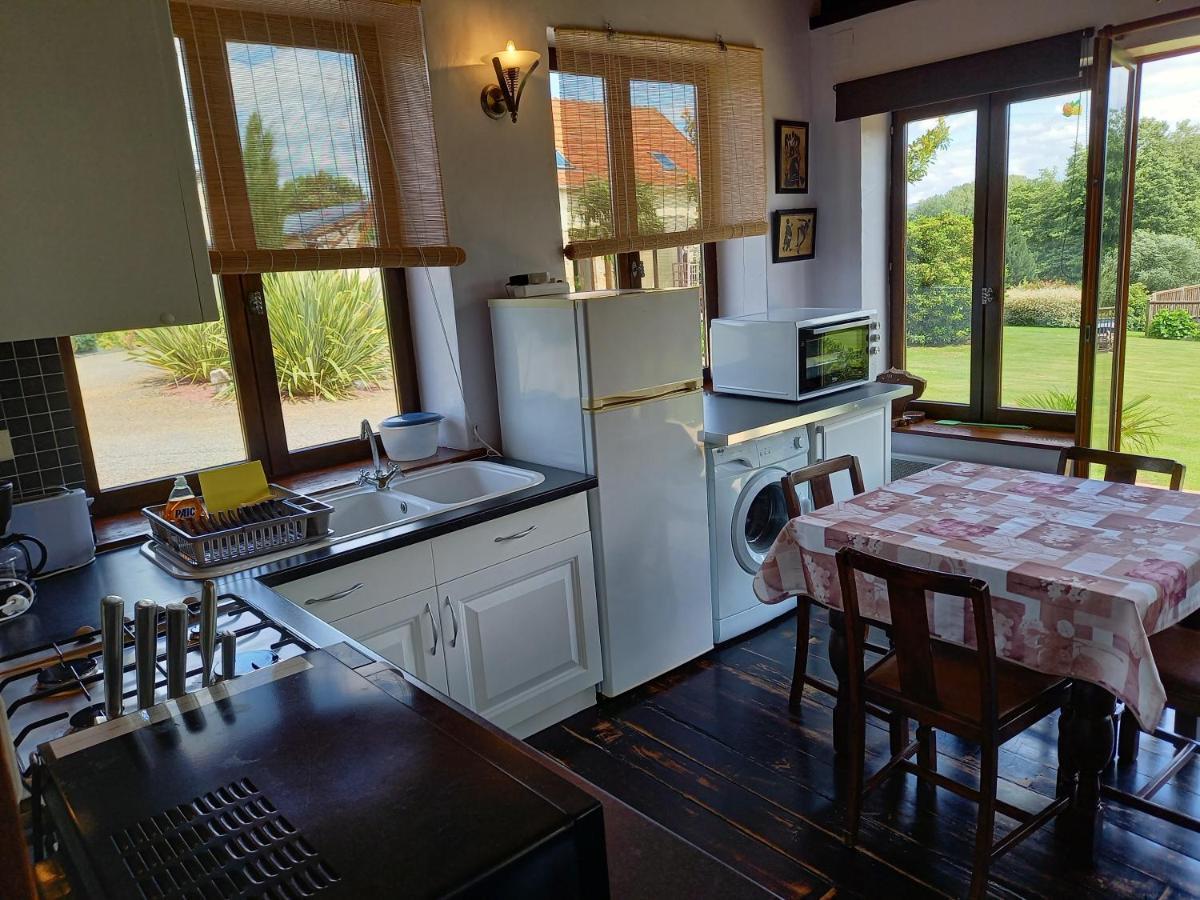 Le Mesnil-Adelee La Gasteboisiere With Swimming Pool And Games Room מראה חיצוני תמונה